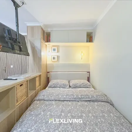 Luxury In Center Apartment *